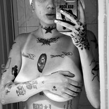  Nude