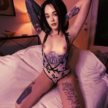  Nude