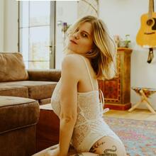  Nude