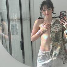  Nude