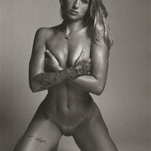  Nude
