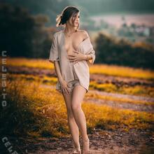  Nude