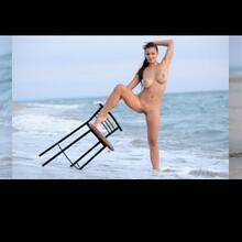  Nude