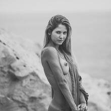  Nude