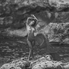  Nude