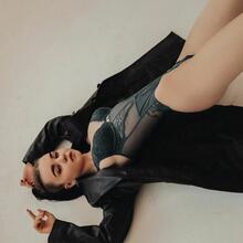  Nude