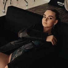  Nude