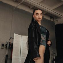  Nude
