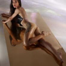  Nude