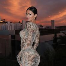  Nude