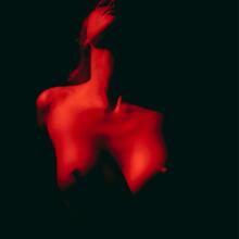  Nude