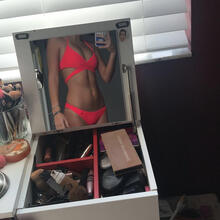  Nude