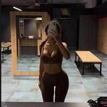  Nude
