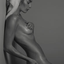  Nude