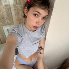  Nude