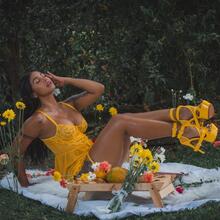  Nude