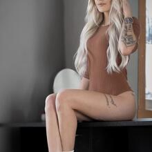  Nude