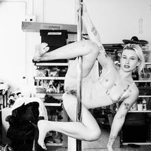  Nude