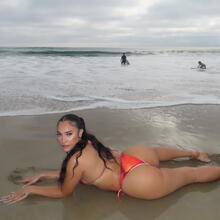  Nude