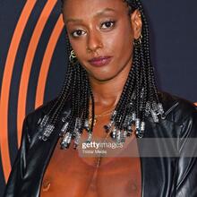  Nude