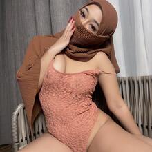  Nude
