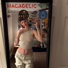  Nude
