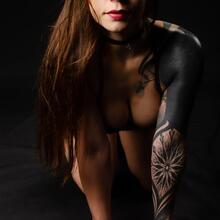  Nude