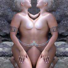  Nude