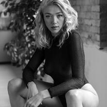  Nude