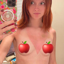  Nude