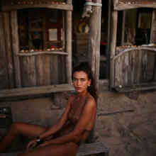  Nude