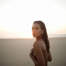  Nude