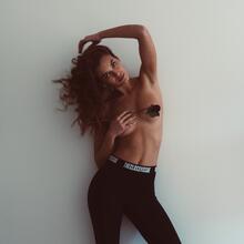  Nude