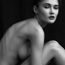  Nude