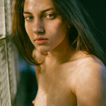  Nude