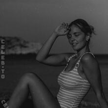  Nude