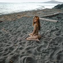  Nude