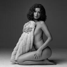  Nude
