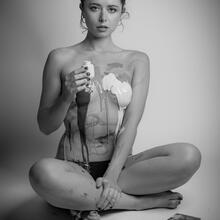  Nude