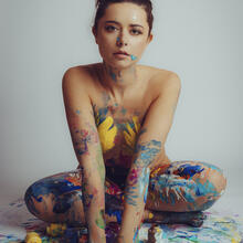  Nude