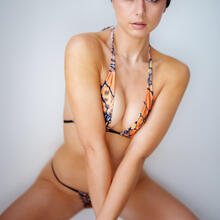  Nude