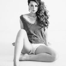  Nude