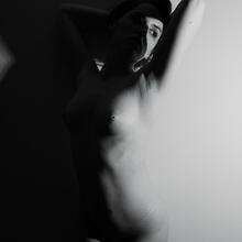  Nude