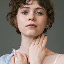  Nude