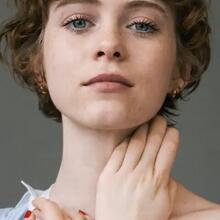 Nude