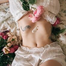  Nude