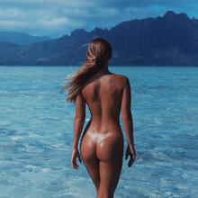  Nude