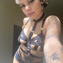 Nude