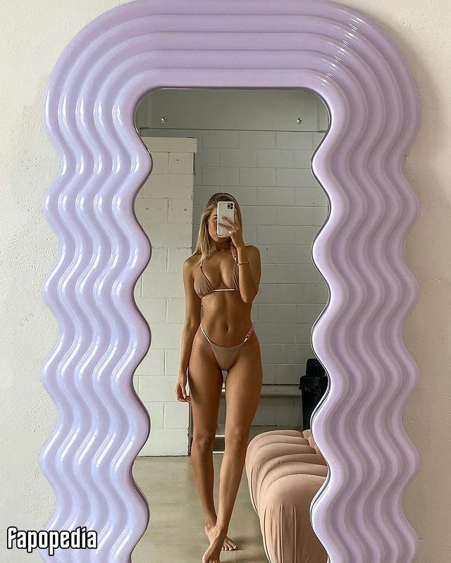 Sophie Batzloff Nude Leaks
