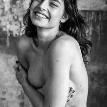  Nude